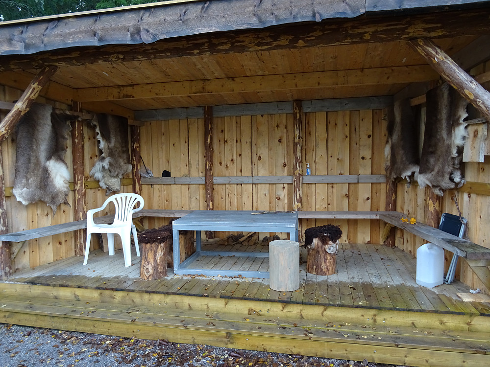 Gapahuk på Brennmoen