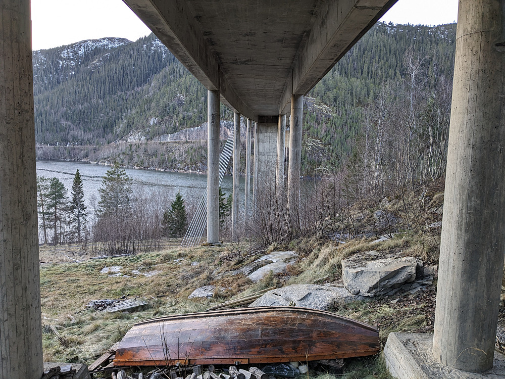 Under Lokkarbrua