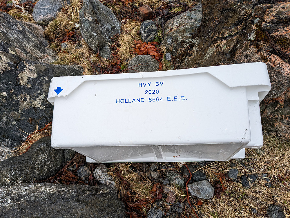 Plastkasse fra Holland på Skeiskavika
