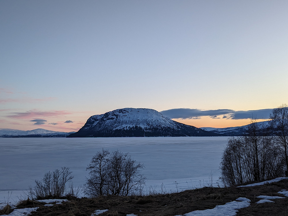 På tur heim . Gudfjelløya