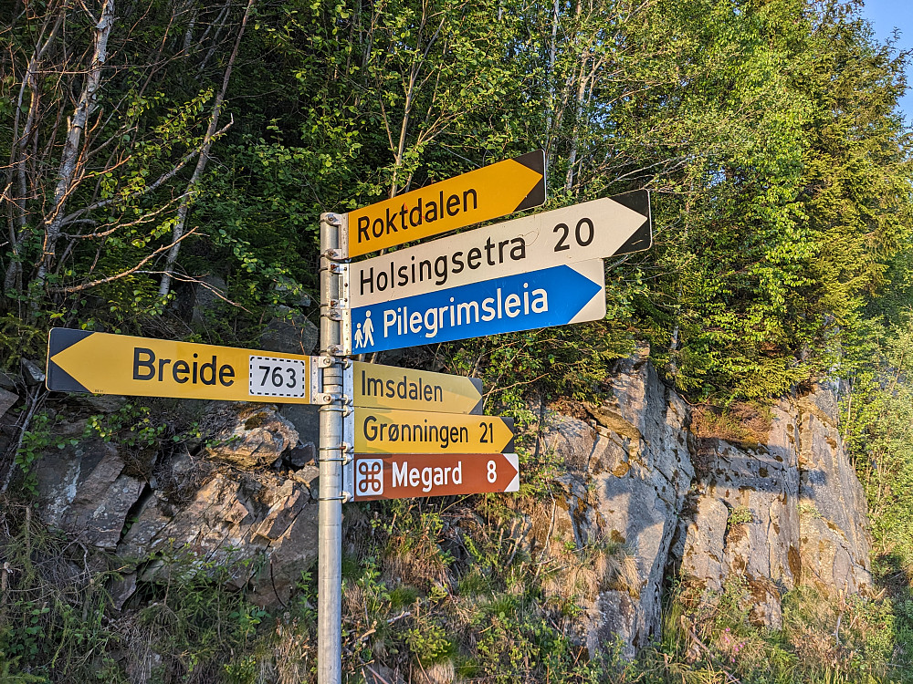Mot Roktdalen her