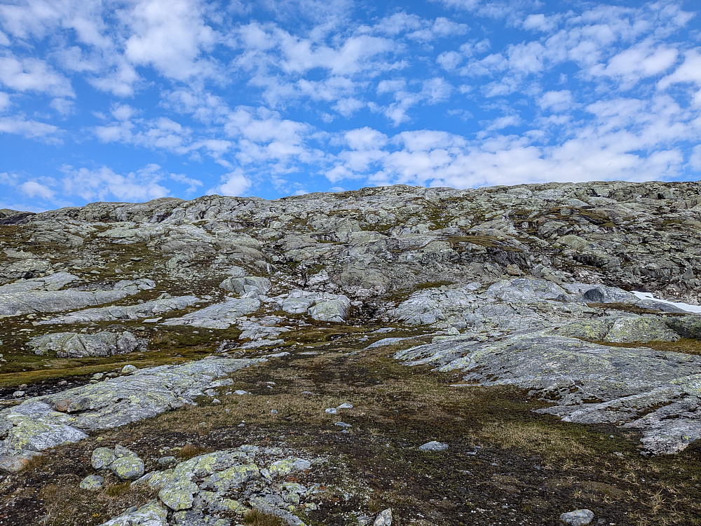 Siste skrenten før toppen av Bleikarfjellet