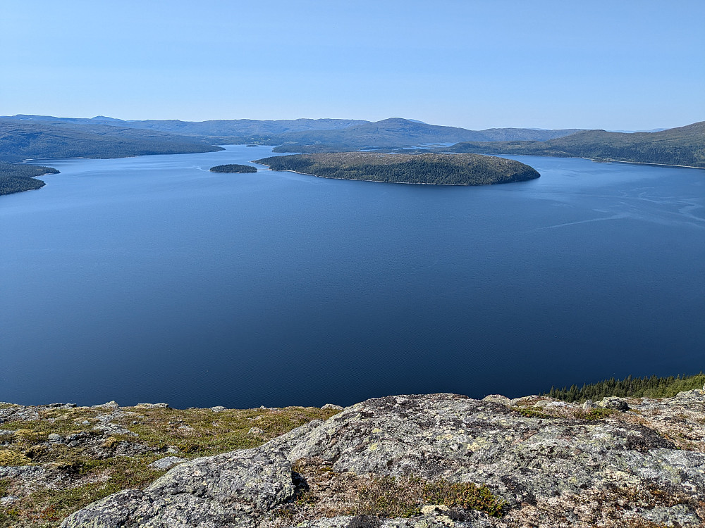 Utsikt mot Reinøya (Litlfjelløya)