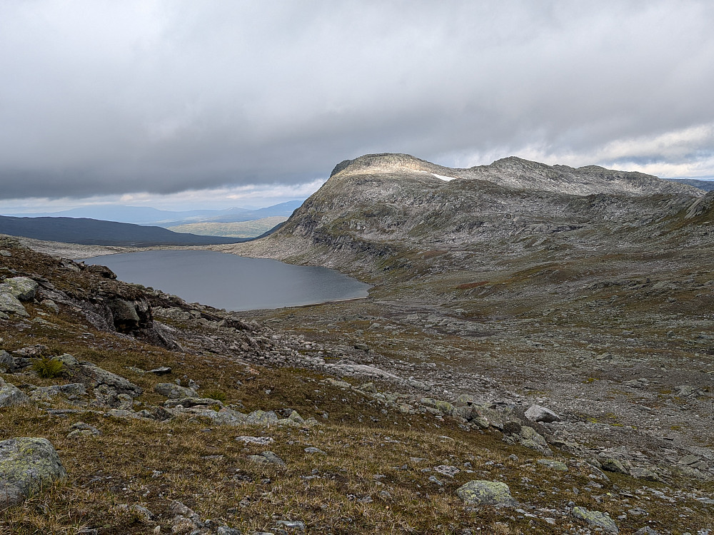 Siste fjell dag 3. Nåebrie Vest 1162, Vann 1003 foran