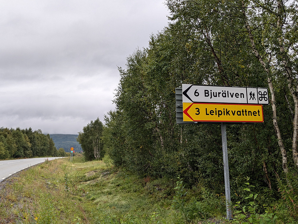 Avkjøring fra Villmarksvegen til Leipik.