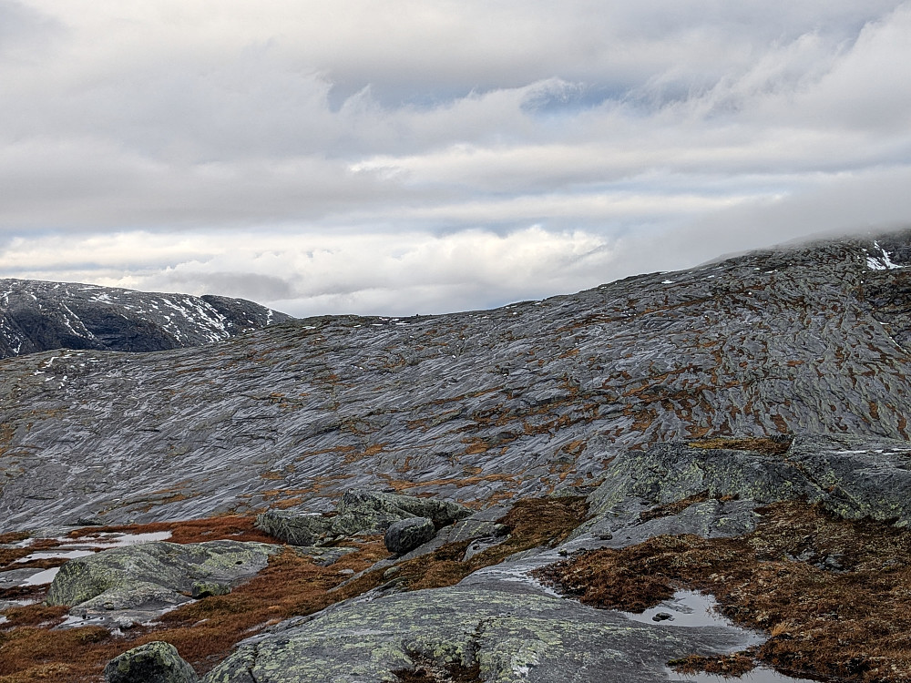 Utsikt fra Holofjellet mot Båtfjellet og Frøyningsfjellet