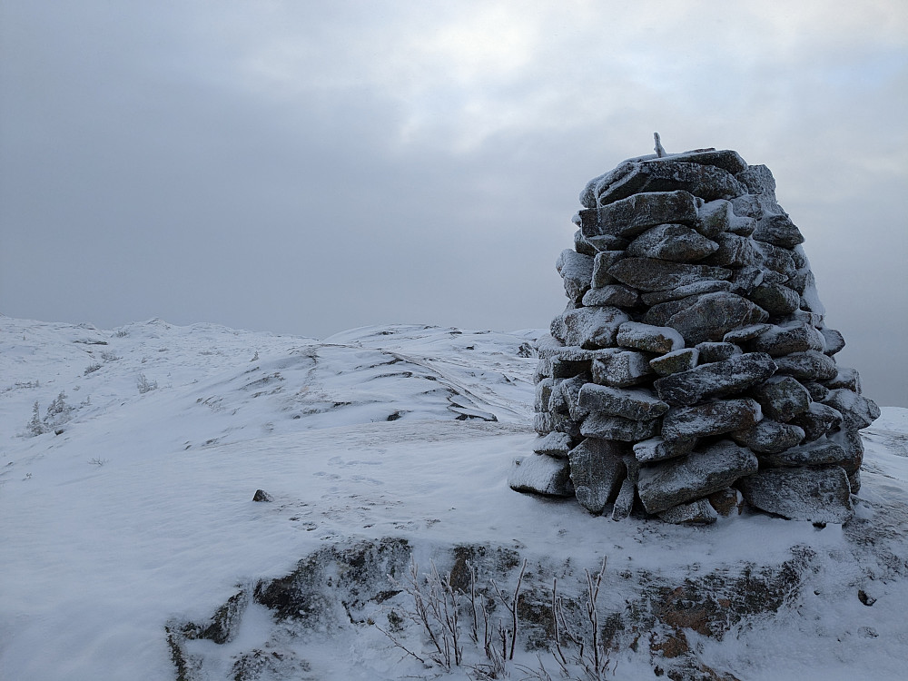 Varden på trigpunktet (392 moh) på Ellevklumpan