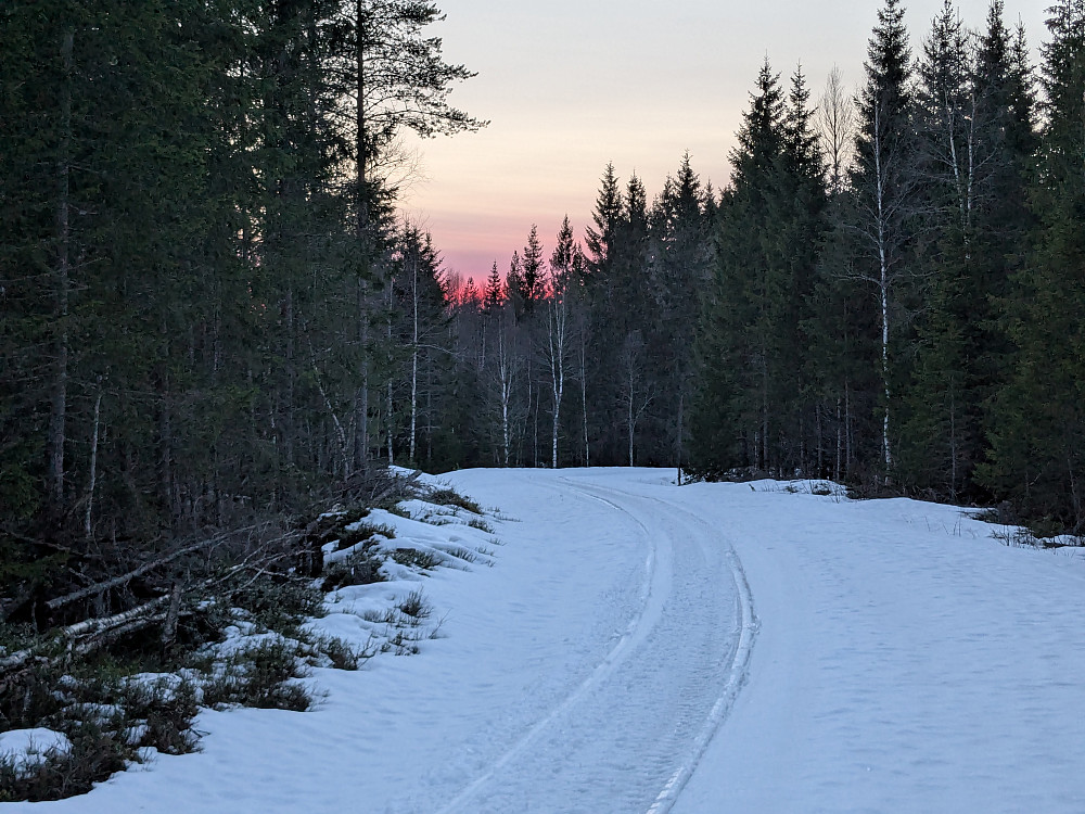 Sola går ned over Pålåsveien