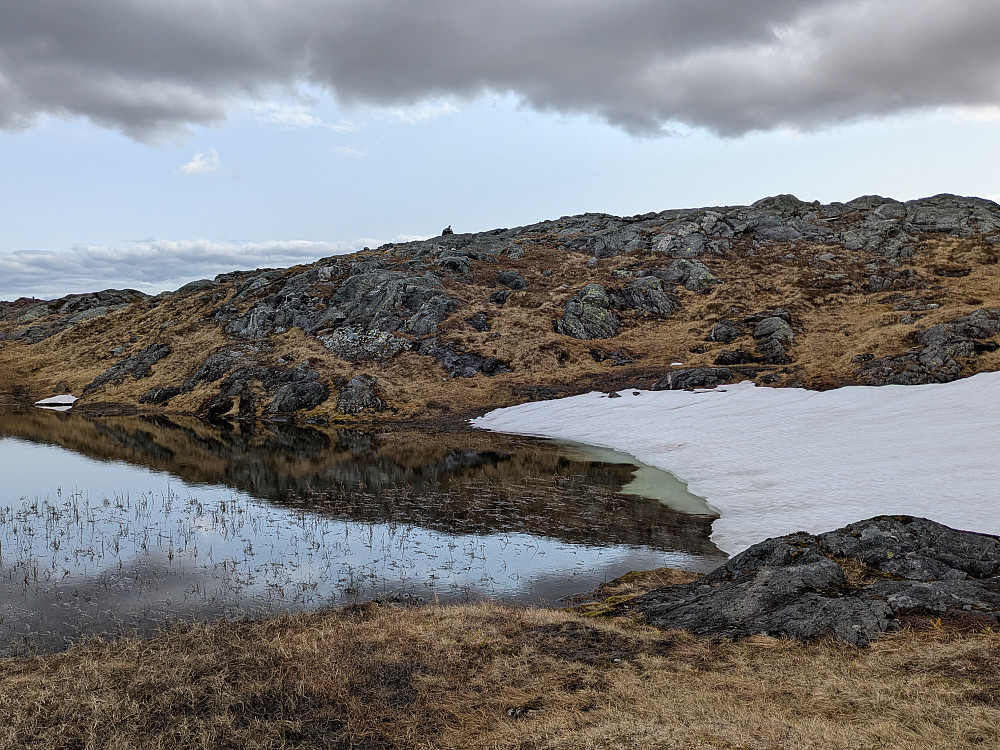 Ei lita tjønn under toppen av Storfjellet