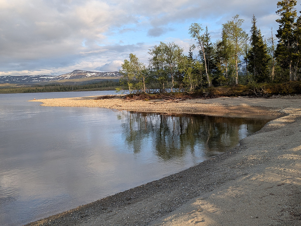 På tur til teltplassen ved Namsvatnet
