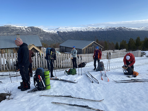 Skjellom seter